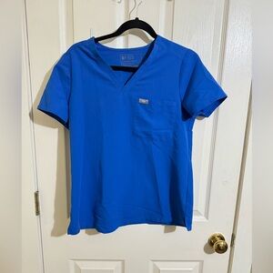 FIGS SMALL SCRUB TOP